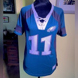 Wentz jersey in great condition lace v-neck